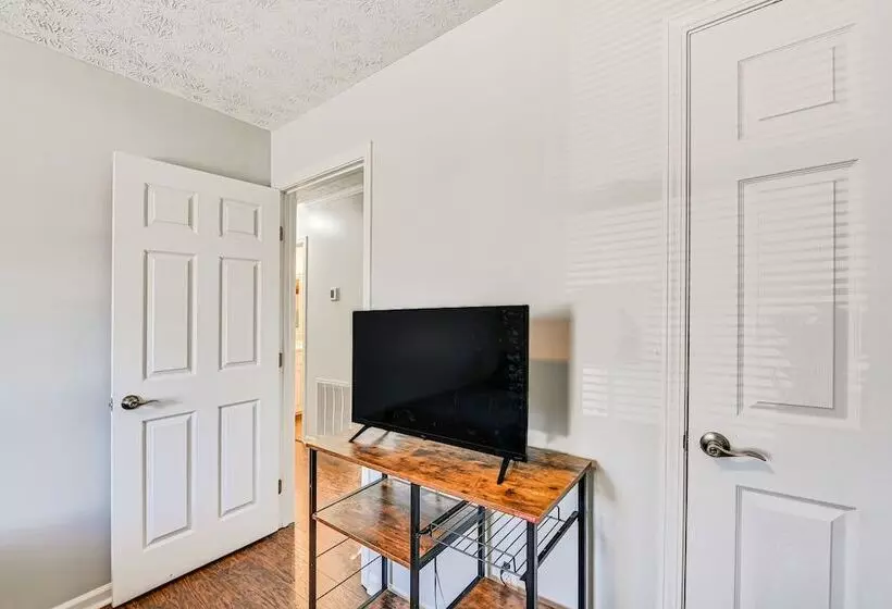 Pet Friendly Lawrenceburg Home Near Distilleries!