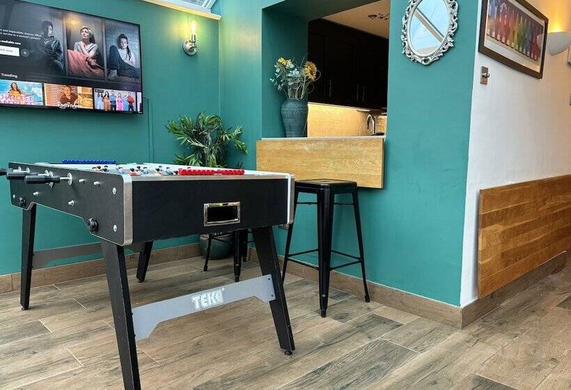 Residenza House Few Mins From Beach With Hot Tub & Sauna