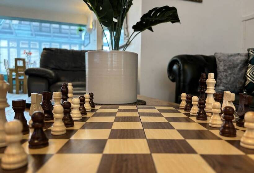 Residenza House Few Mins From Beach With Hot Tub & Sauna