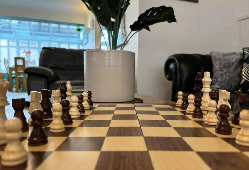 Residenssi House Few Mins From Beach With Hot Tub & Sauna