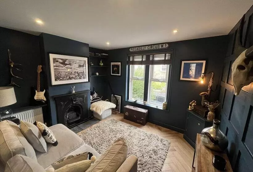 レジデンス Charming 3 Bed House In Guildford