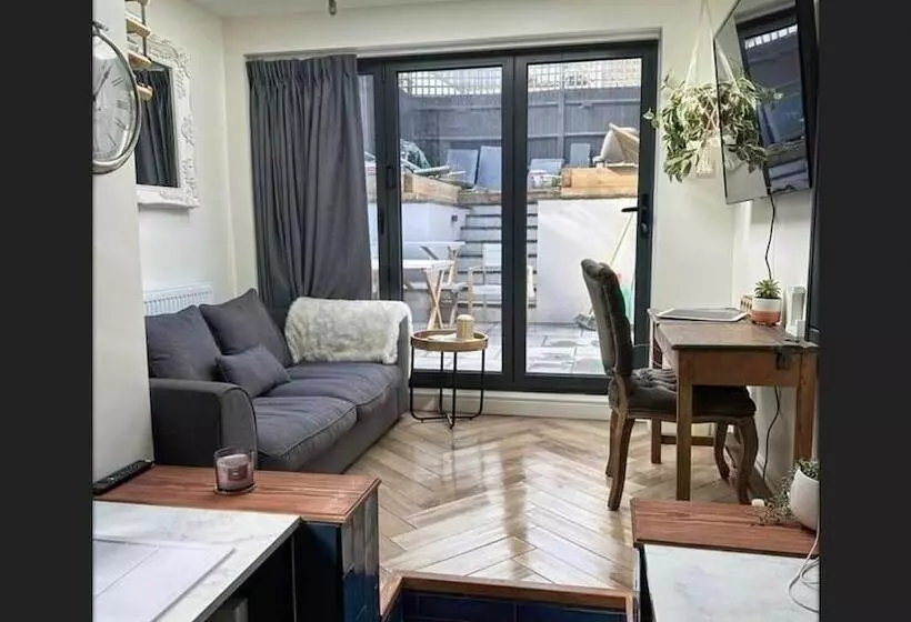 レジデンス Charming 3 Bed House In Guildford