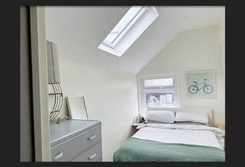 レジデンス Charming 3 Bed House In Guildford