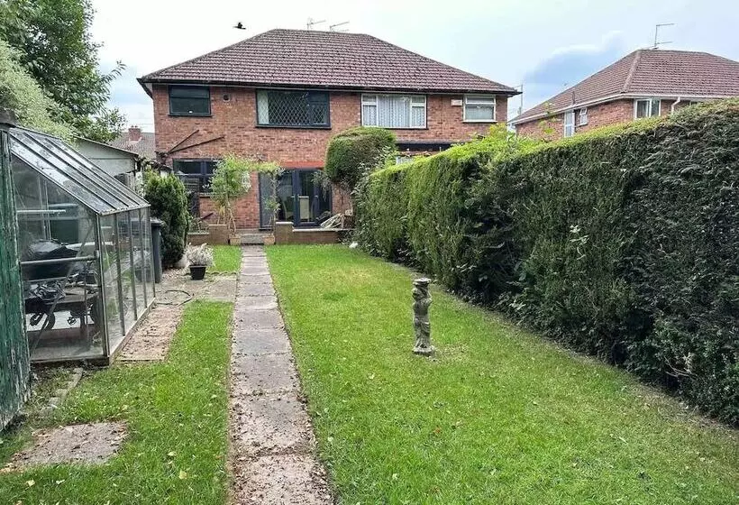 Residenssi Stunning 3 Bed House In Cheadle