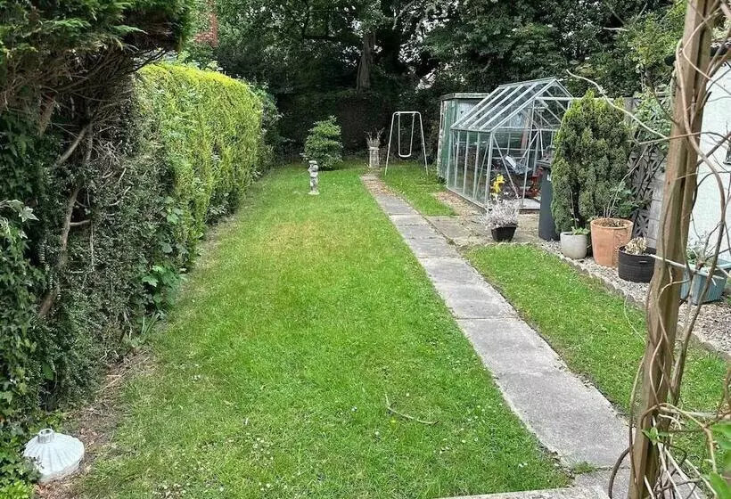 Residenssi Stunning 3 Bed House In Cheadle