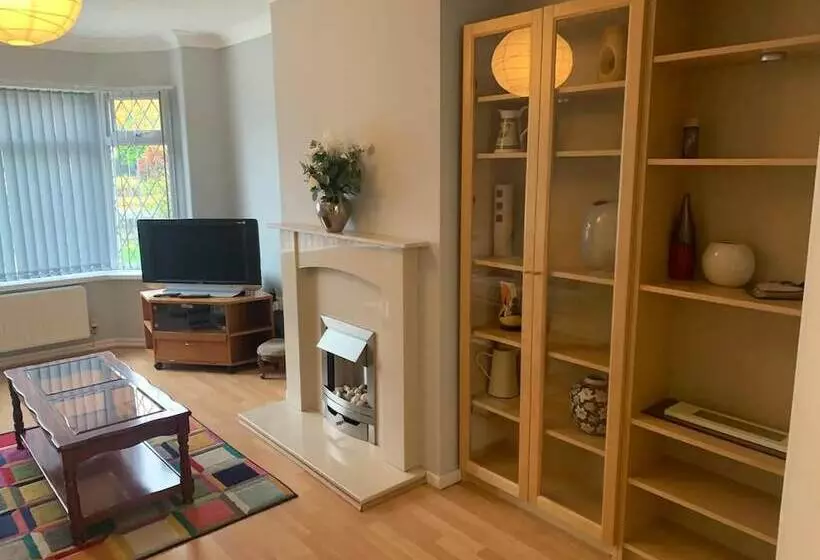 Residenssi Stunning 3 Bed House In Cheadle