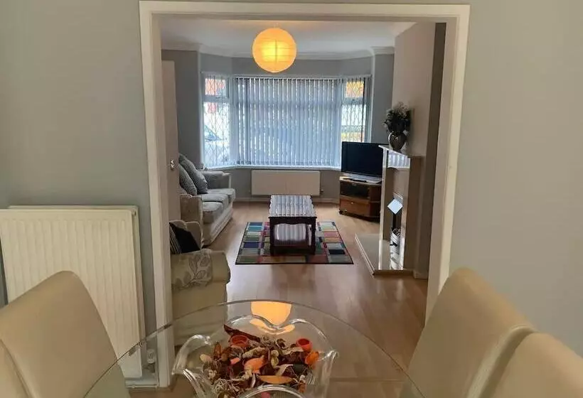 Residenssi Stunning 3 Bed House In Cheadle
