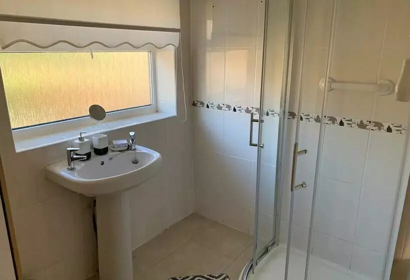 Residenssi Stunning 3 Bed House In Cheadle