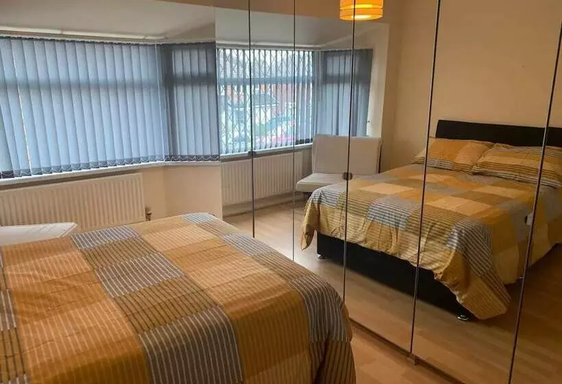 Residenssi Stunning 3 Bed House In Cheadle