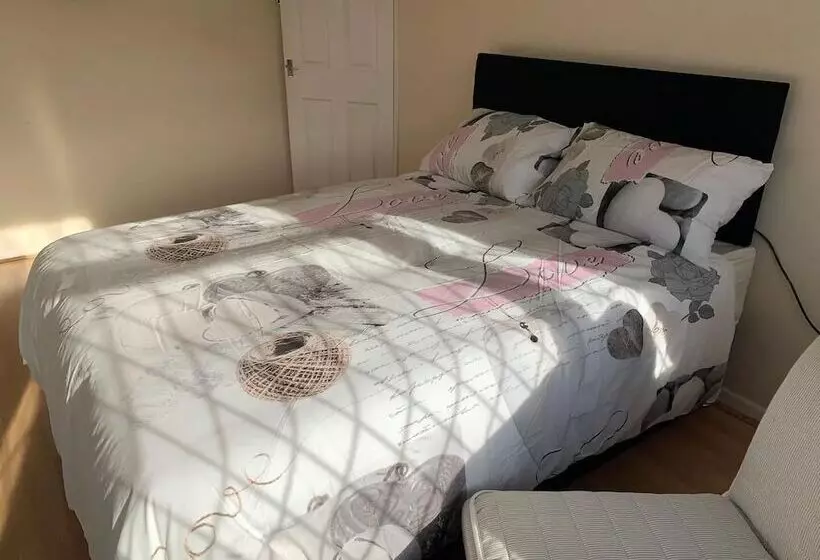 Residenssi Stunning 3 Bed House In Cheadle