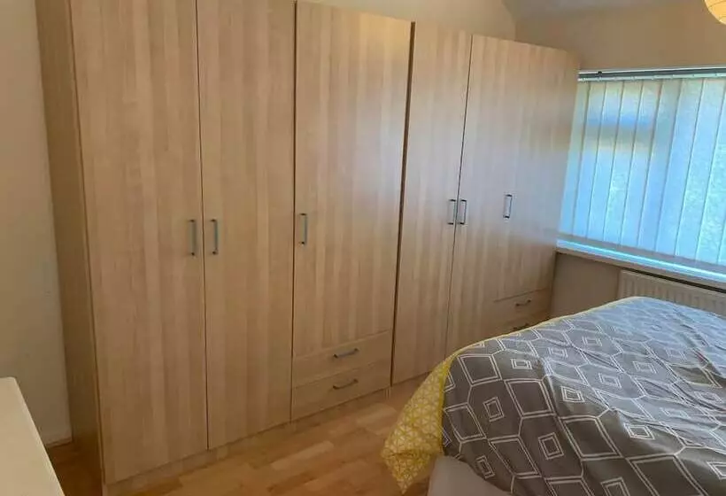 Residenssi Stunning 3 Bed House In Cheadle