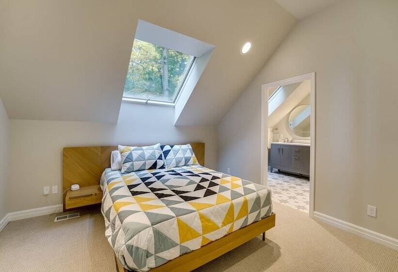 Spacious Cottage On Lake Michigan: Stunning Views!