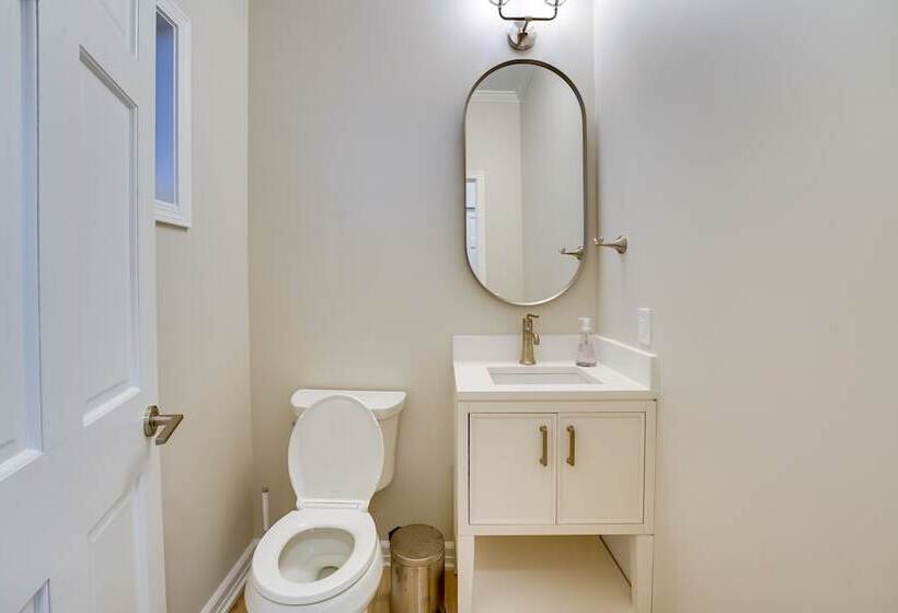 Spacious Cottage On Lake Michigan: Stunning Views!