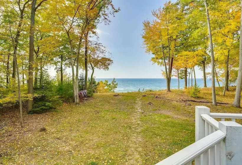 Spacious Cottage On Lake Michigan: Stunning Views!