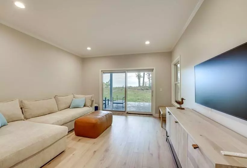 Spacious Cottage On Lake Michigan: Stunning Views!