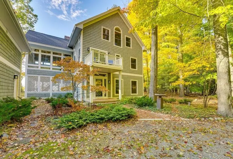 Spacious Cottage On Lake Michigan: Stunning Views!