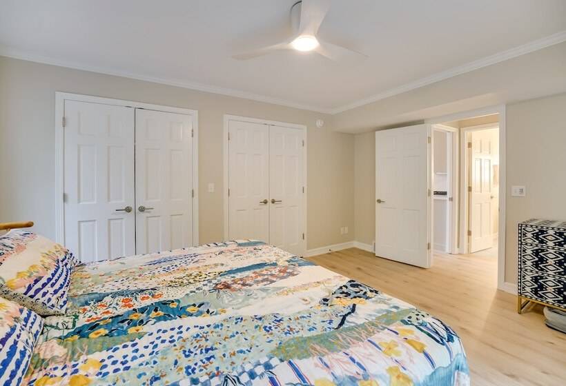 Spacious Cottage On Lake Michigan: Stunning Views!