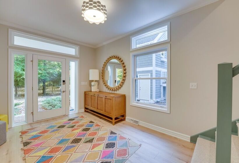 Spacious Cottage On Lake Michigan: Stunning Views!