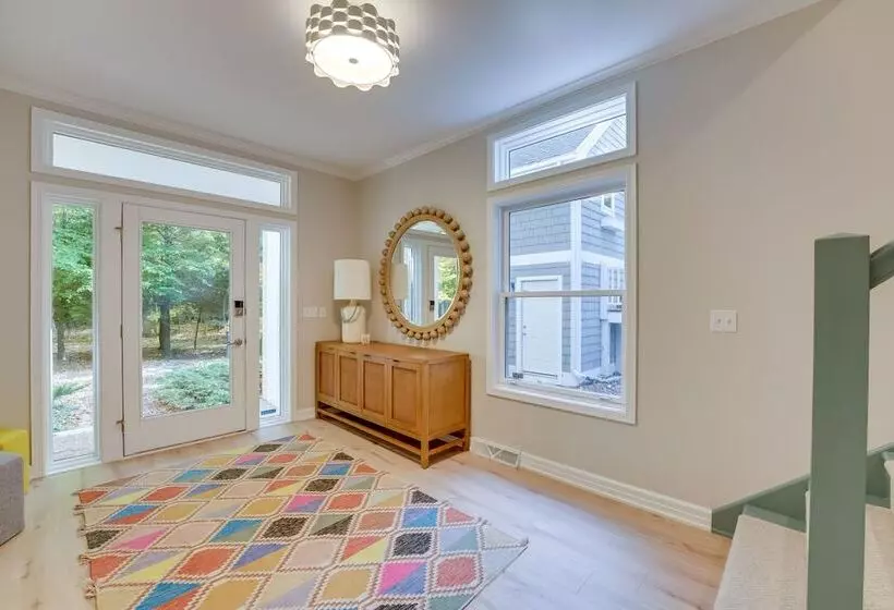 Spacious Cottage On Lake Michigan: Stunning Views!