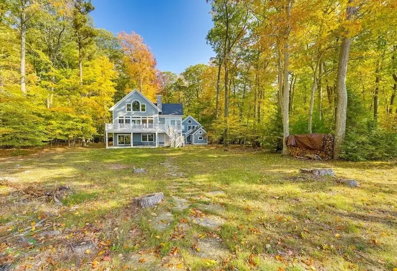 Spacious Cottage On Lake Michigan: Stunning Views!