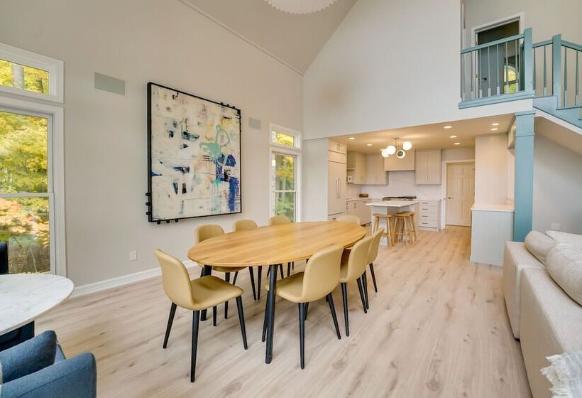 Spacious Cottage On Lake Michigan: Stunning Views!