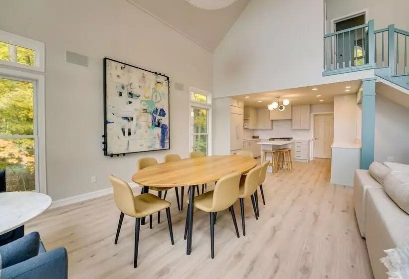 Spacious Cottage On Lake Michigan: Stunning Views!