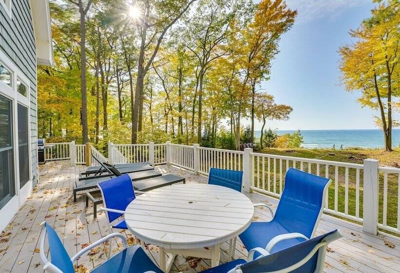Spacious Cottage On Lake Michigan: Stunning Views!
