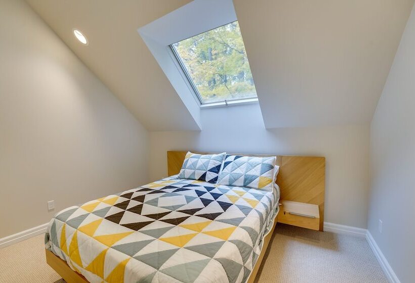 Spacious Cottage On Lake Michigan: Stunning Views!