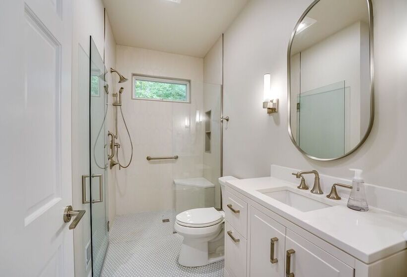 Spacious Cottage On Lake Michigan: Stunning Views!