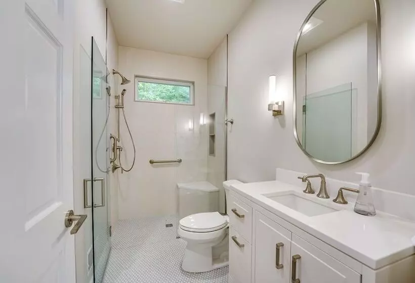 Spacious Cottage On Lake Michigan: Stunning Views!