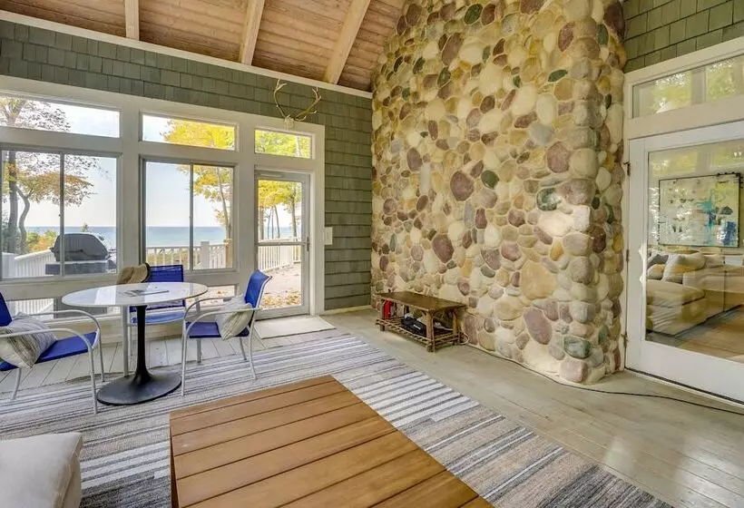 Spacious Cottage On Lake Michigan: Stunning Views!