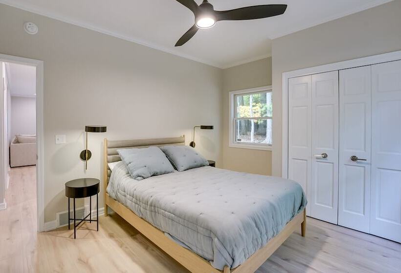 Spacious Cottage On Lake Michigan: Stunning Views!