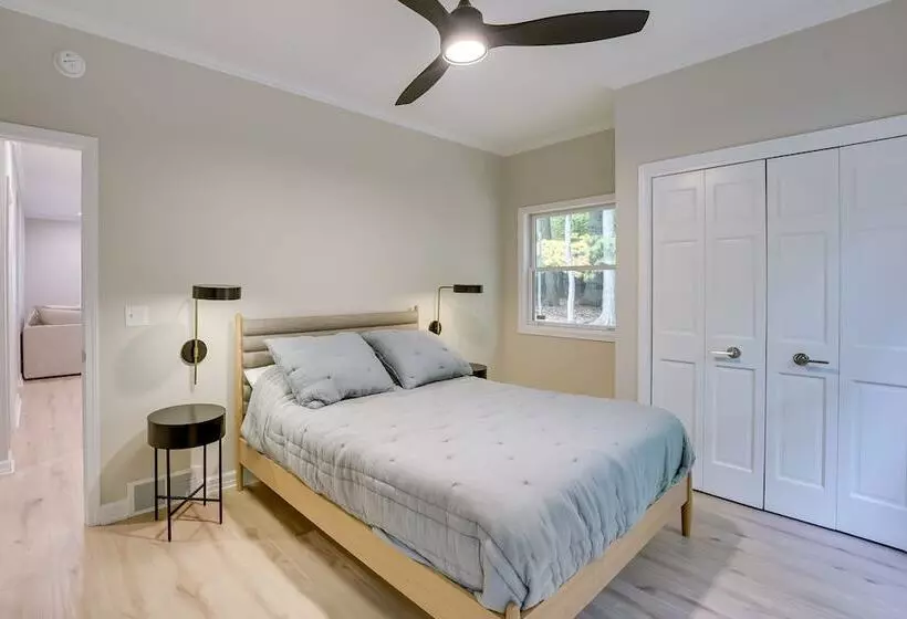 Spacious Cottage On Lake Michigan: Stunning Views!