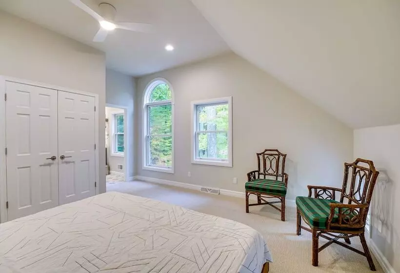 Spacious Cottage On Lake Michigan: Stunning Views!