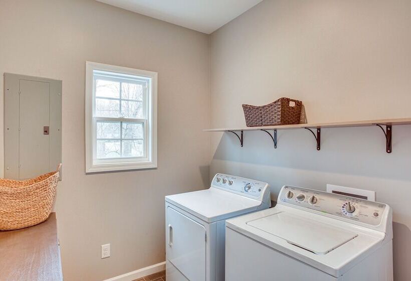 Winchester Home W/ Deck < 1 Mi To Tims Ford Lake!