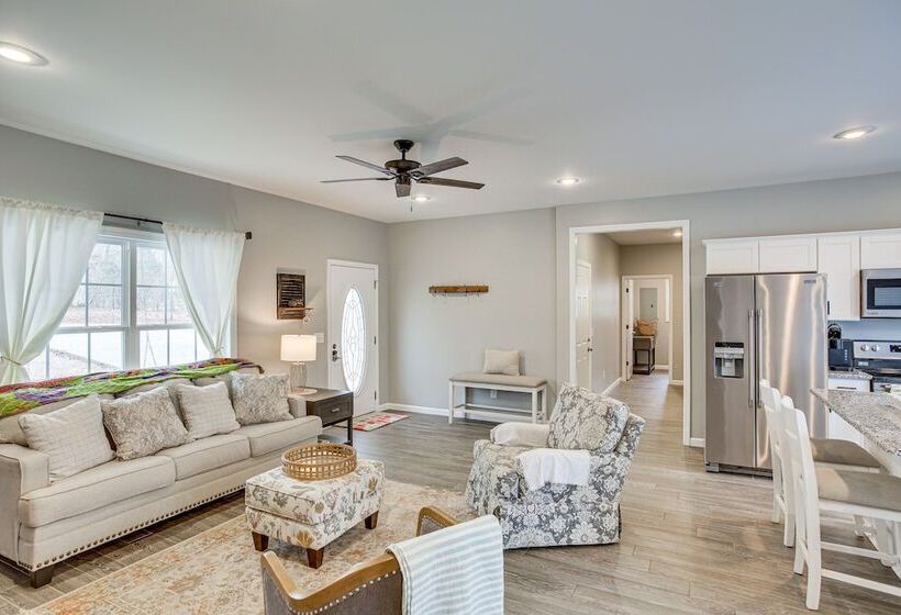 Winchester Home W/ Deck < 1 Mi To Tims Ford Lake!