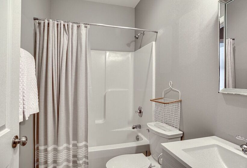 Winchester Home W/ Deck < 1 Mi To Tims Ford Lake!