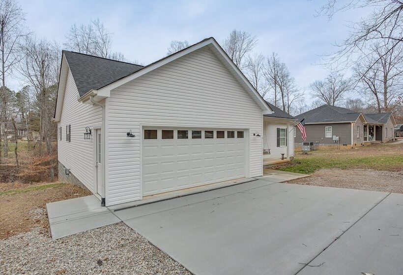 Winchester Home W/ Deck < 1 Mi To Tims Ford Lake!