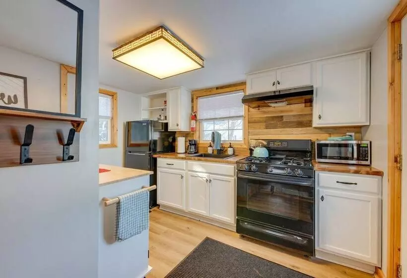 Cozy Blakeslee Cabin, 7 Mi To Jack Frost Ski Area!