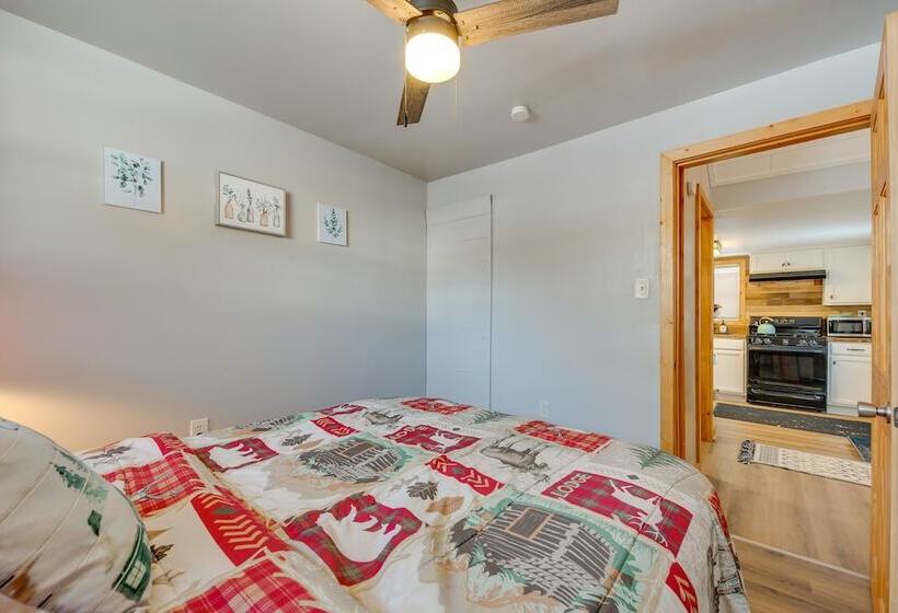 Cozy Blakeslee Cabin, 7 Mi To Jack Frost Ski Area!