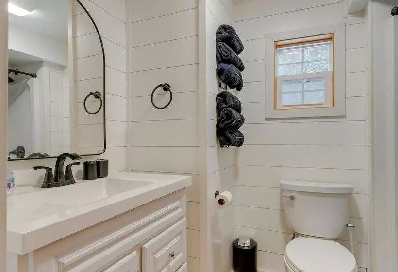 Cozy Blakeslee Cabin, 7 Mi To Jack Frost Ski Area!