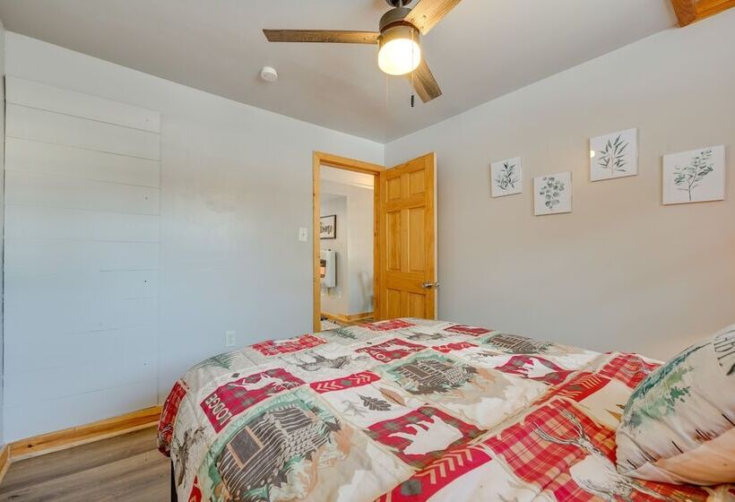 Cozy Blakeslee Cabin, 7 Mi To Jack Frost Ski Area!