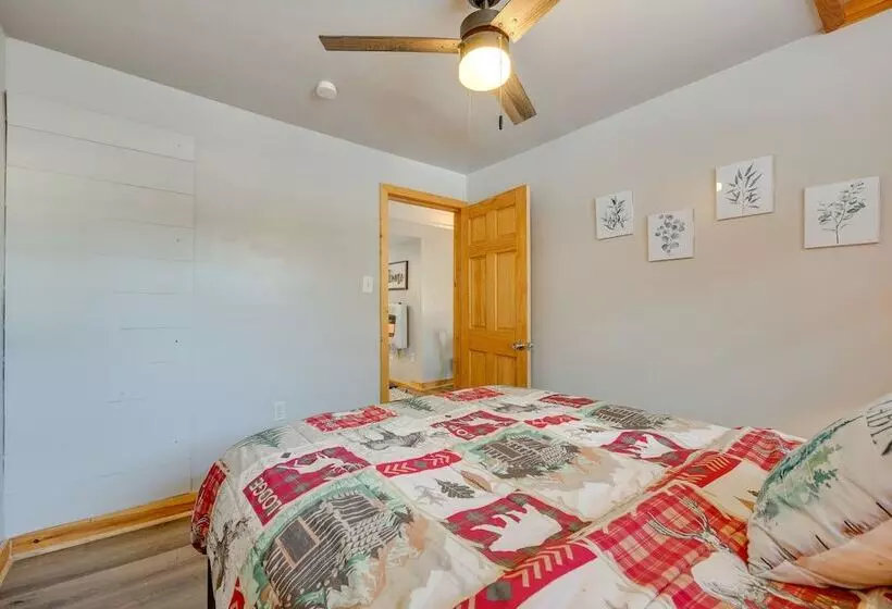 Cozy Blakeslee Cabin, 7 Mi To Jack Frost Ski Area!