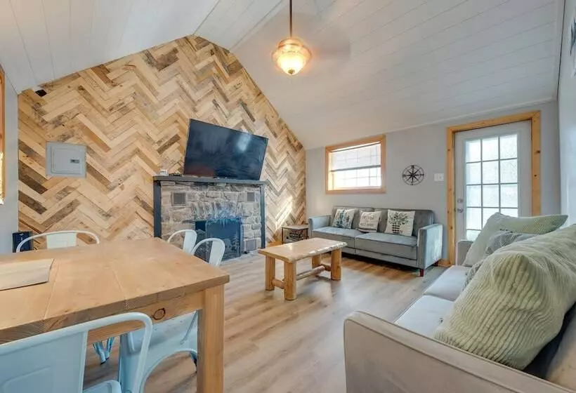 Cozy Blakeslee Cabin, 7 Mi To Jack Frost Ski Area!