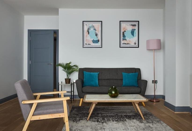 Ealing Broadway By Viridian Apartments