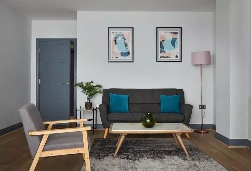 Ealing Broadway By Viridian Apartments