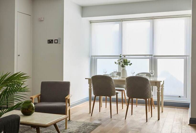 Ealing Broadway By Viridian Apartments