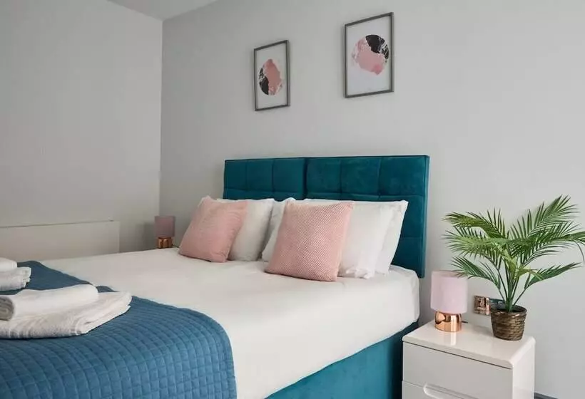 Ealing Broadway By Viridian Apartments