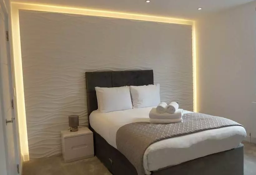 Ealing Broadway By Viridian Apartments
