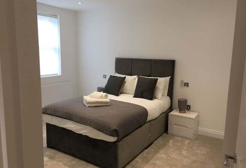 Ealing Broadway By Viridian Apartments